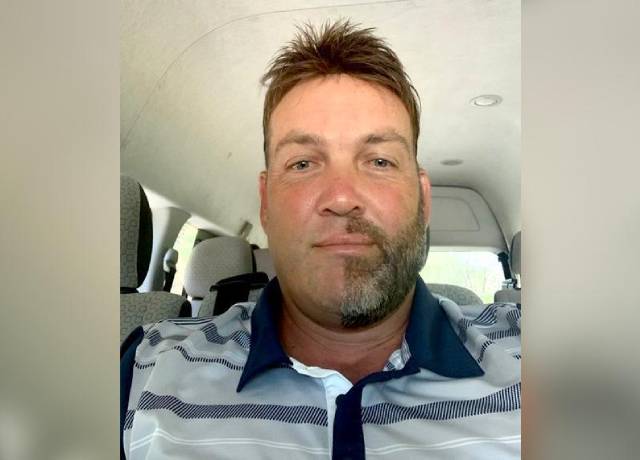 Jacques Kallis shaved half of his beard and moustache