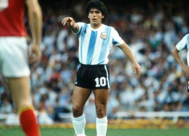 See Maradona's 'Goal of the Century', when a charismatic goal was fired while running for 60 yards