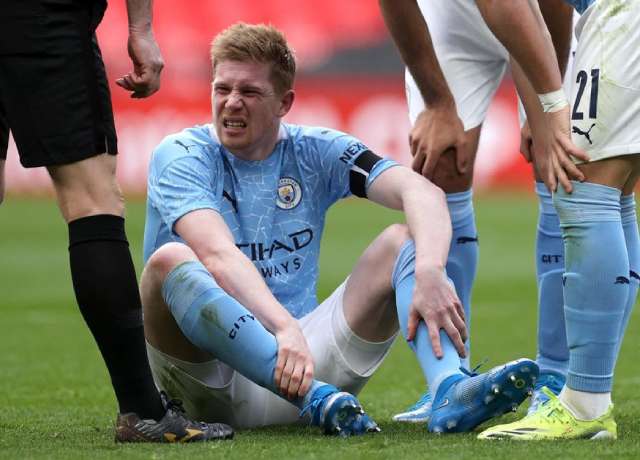 Kevin De Bruyne suffers an ankle injury