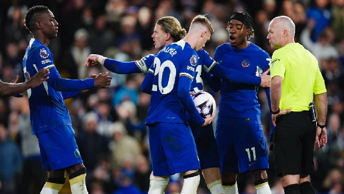 Watch: Chelsea players fighting over a penalty as their actions describe Chelsea's current situation